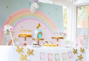 doğum günü partisi gök kuşağı ve unicorn